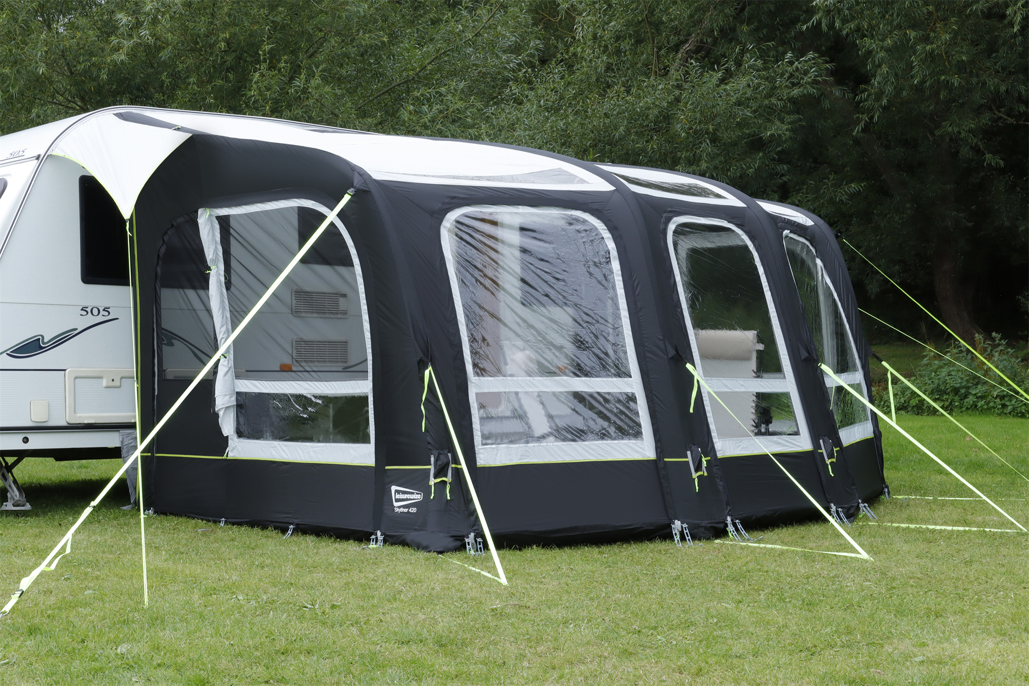 Streetwize Skyliner 420 Air Awning 10