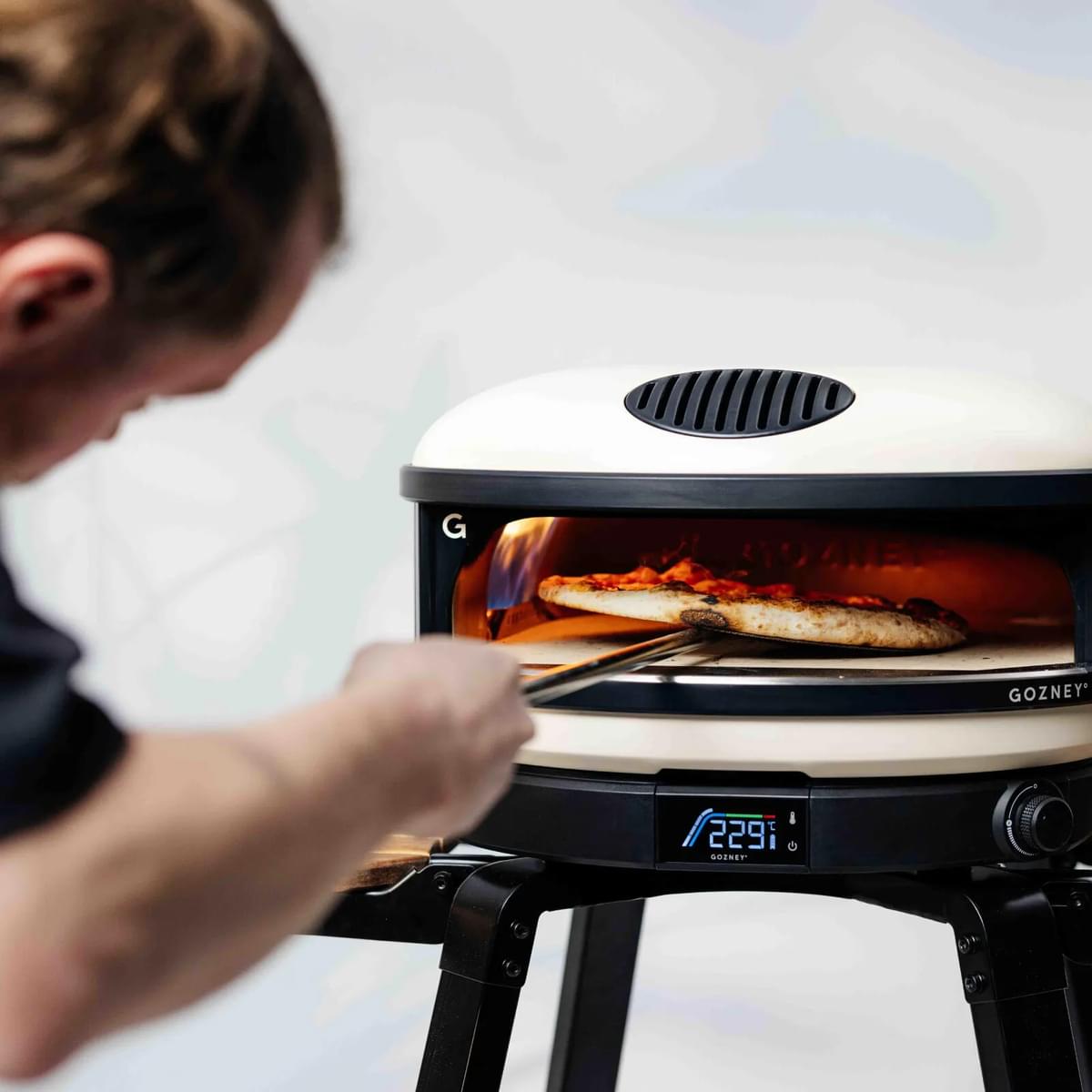 Q Pizza Portable Pizza Oven With Automatic Rotating Stone