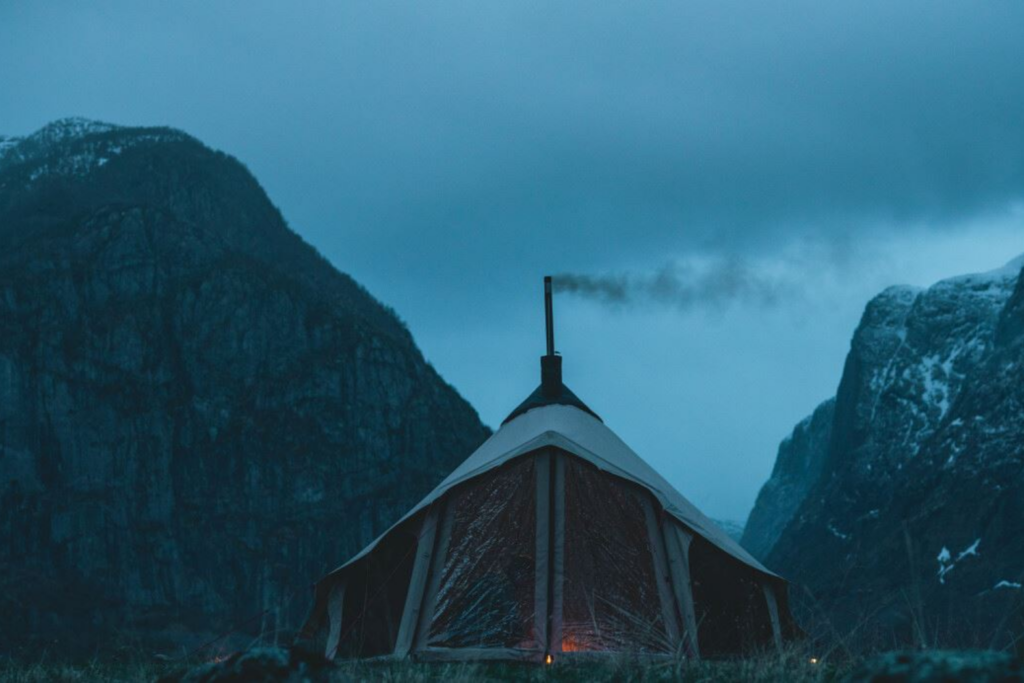 Lifestyle image of Robens Settler Field Tent at nightime