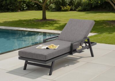 Bramblecrest Prague lounger with Side Table -Anthracite