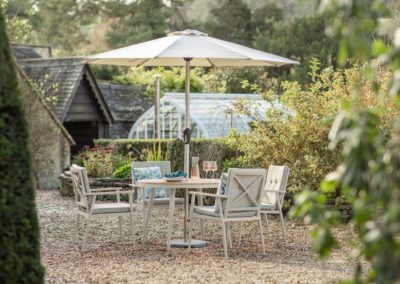 Bramblecrest RHS Wisley 4 Seat Round Dining Set, Parasol & Base -Mocha
